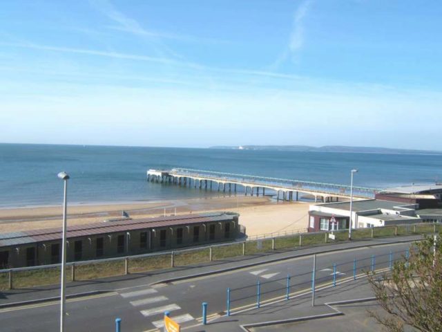  Image of 2 bedroom Flat to rent in Honeycombe Chine Pokesdown Bournemouth BH5 at Boscombe Bournemouth, BH5 1LG